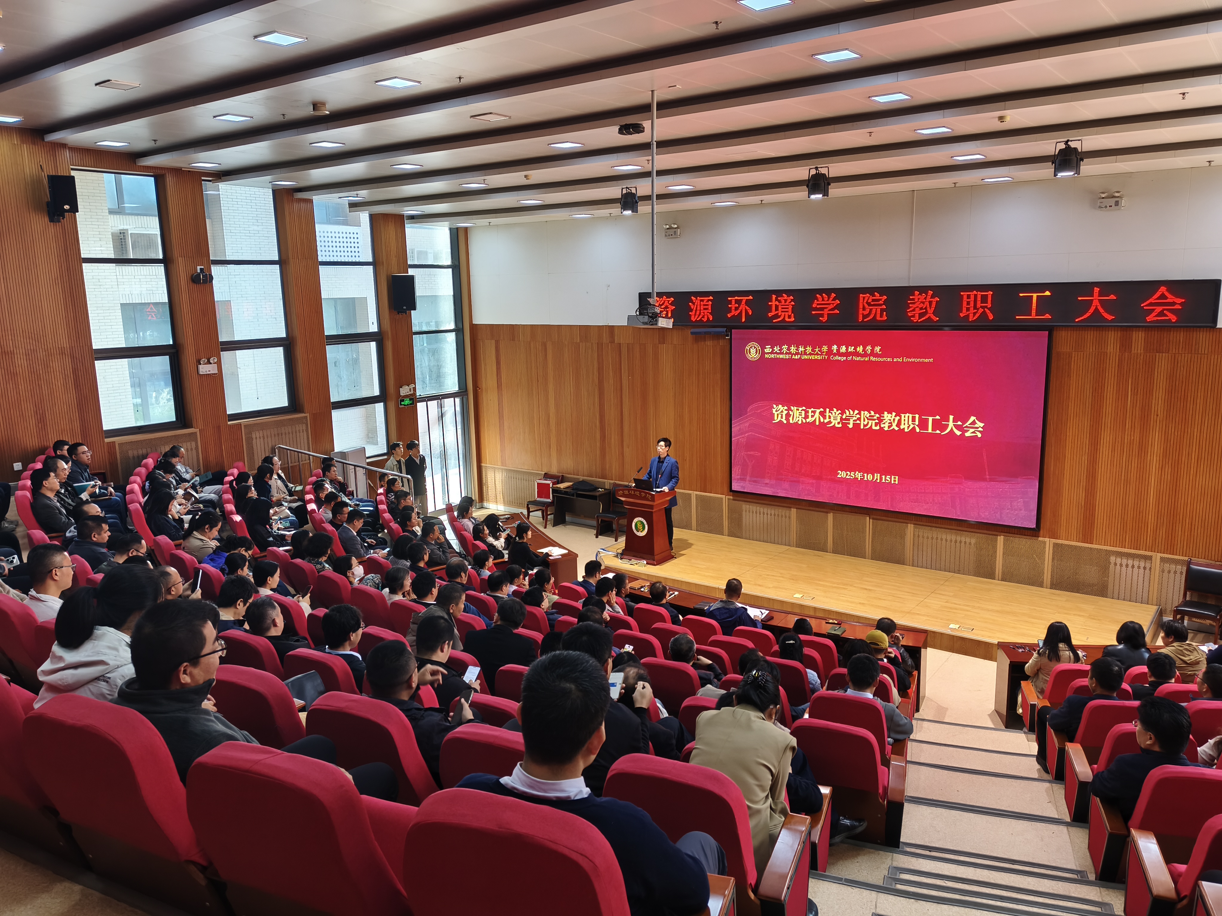 大会合照侧面1.jpg