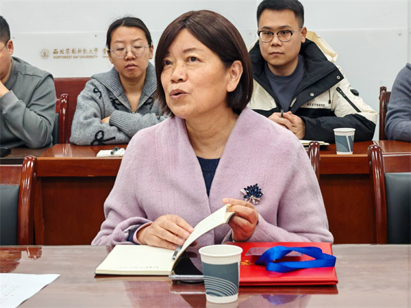 4新聘督导陈竹君老师表态发言.jpg