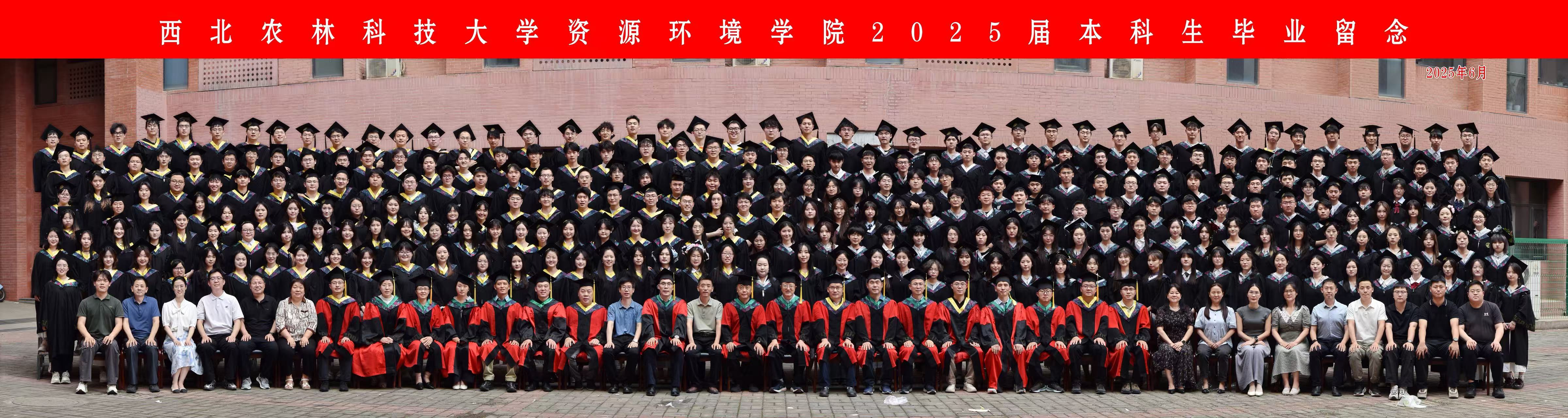 本科合影.jpg