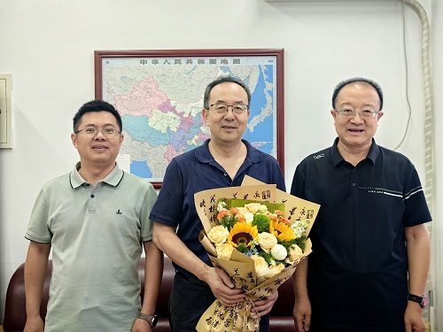 走访慰问吕佳珑教授.jpg