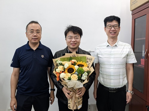 走访慰问汪磊青年教授.jpg