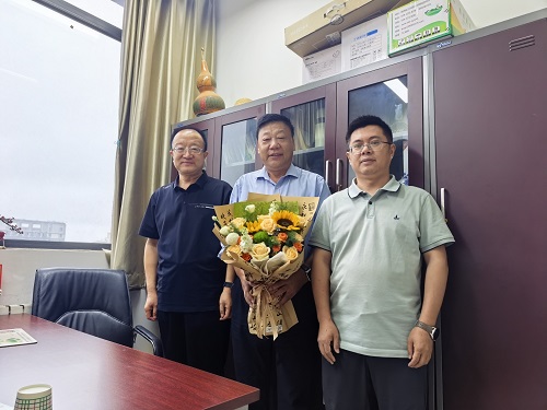 走访慰问来航线教授.jpg