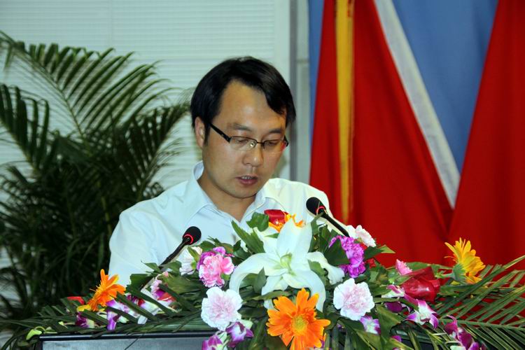 组织部副部长黄明学宣布公司党委关于候选人批复.jpg