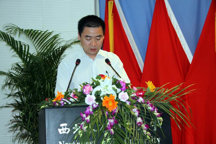公司党委副书记薛建鹏副主持大会并宣布选举办法.jpg