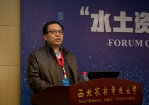 1610f5e7264543f59f049b2d9963df5b.jpg 仇荣亮教授作报告.jpg