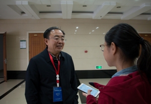 b8f153b1793c45fdbb824be03654014d.jpg 采访董志宝教授.jpg